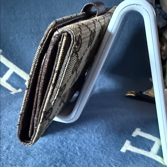 Gucci Beige and Brown Monogram Wallet - Picture 4 of 12
